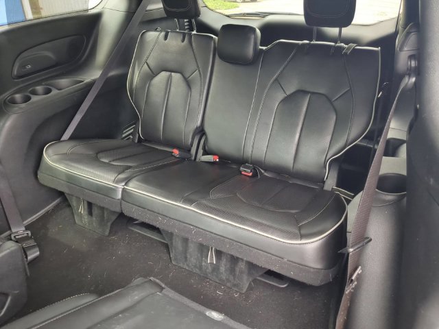 Used 2025 Chrysler Pacifica Limited FWD image 19