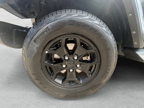 Used 2022 Jeep Gladiator Sport image 28