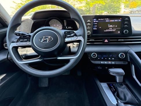 Certified 2023 Hyundai Elantra SEL FWD image 19