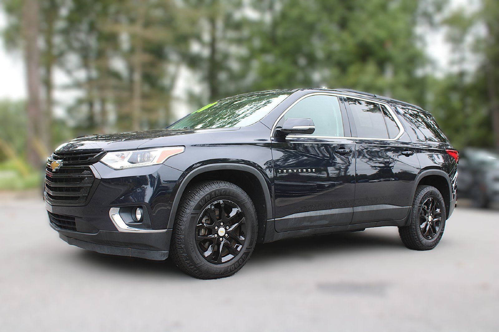 Used 2020 Chevrolet Traverse LT FWD image 3