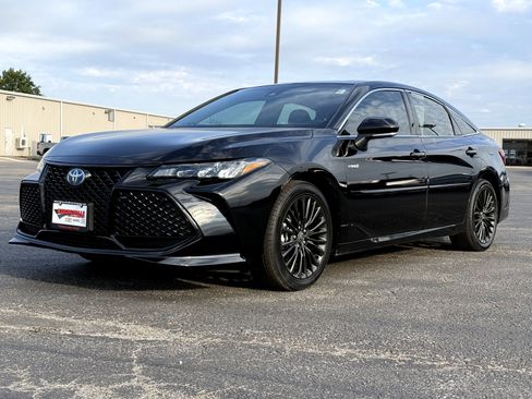 Used 2021 Toyota Avalon XSE image 8
