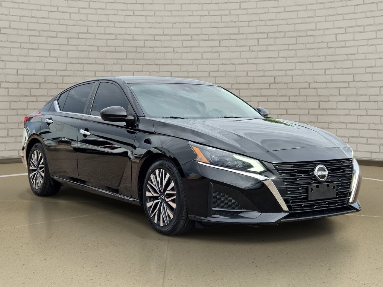 Used 2023 Nissan Altima 2.5 SV FWD image 3