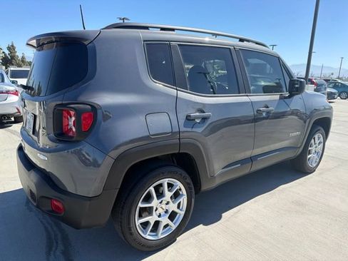 Used 2022 Jeep Renegade Latitude AWD/4WD image 2