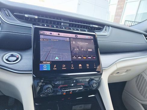 Used 2025 Jeep Grand Cherokee Limited image 23