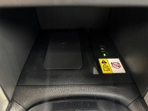 Used 2023 Toyota Corolla Cross image 16