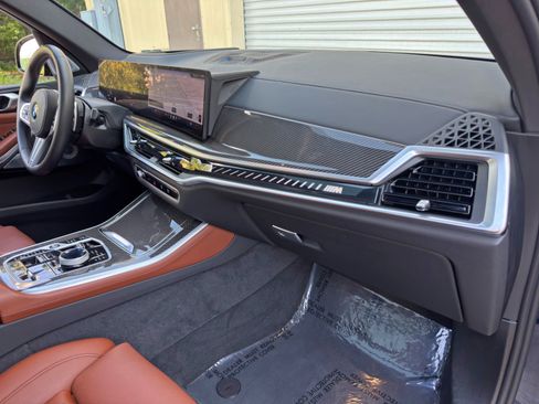 Used 2025 BMW X5 M60i AWD/4WD image 15