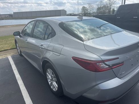 Used 2025 Toyota Camry LE image 2