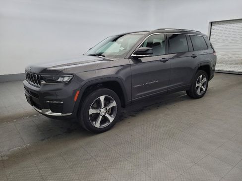 Used 2023 Jeep Grand Cherokee L Limited image 2