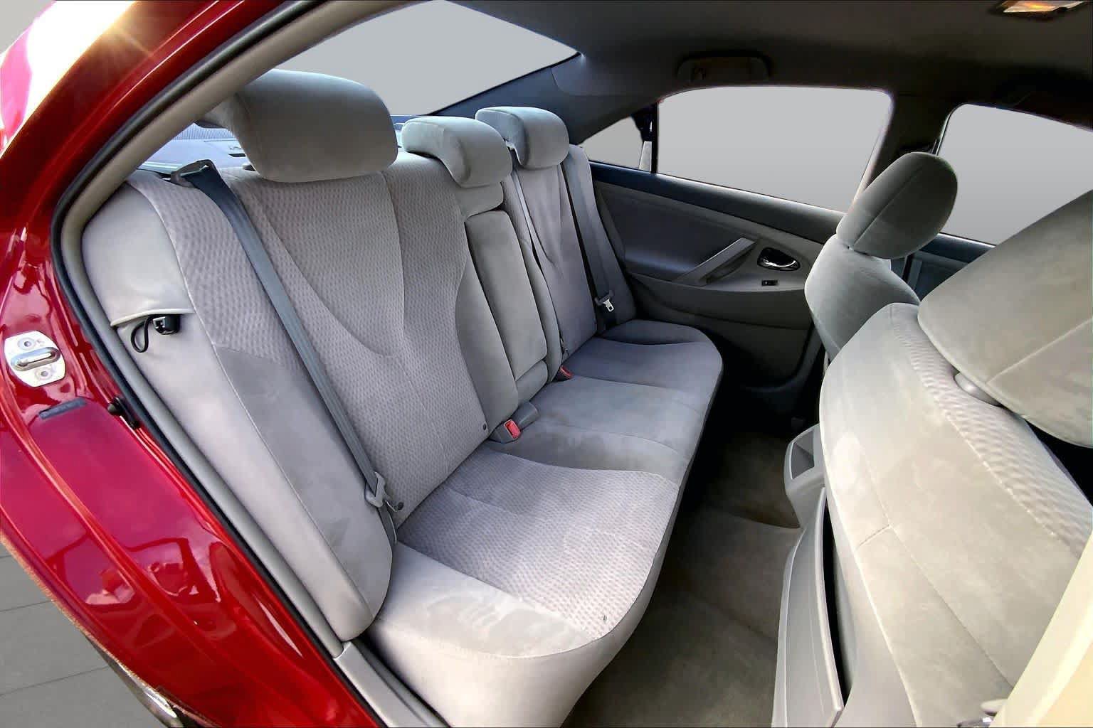 Used 2010 Toyota Camry LE FWD image 15
