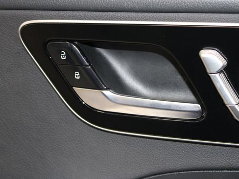 Used 2025 Mercedes-Benz C 300 Sedan image 33
