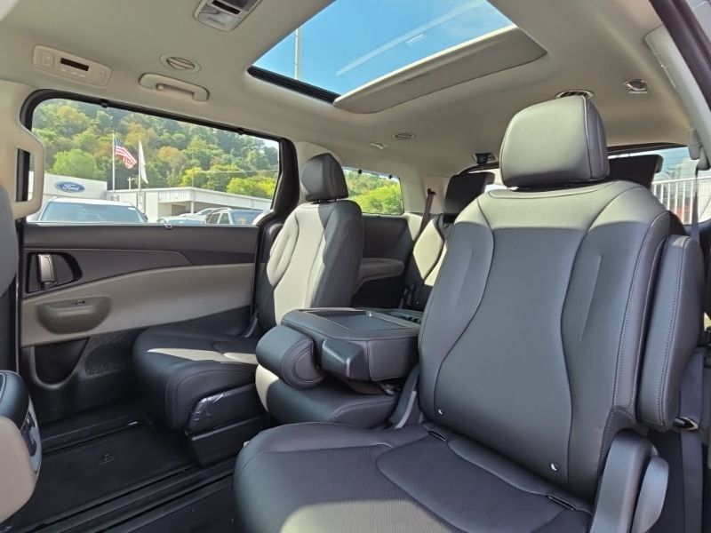 New 2027 Kia Carnival SX FWD image 23