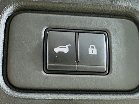 Used 2025 Nissan Pathfinder SV image 30