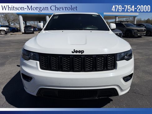 Used 2020 Jeep Grand Cherokee Altitude image 2