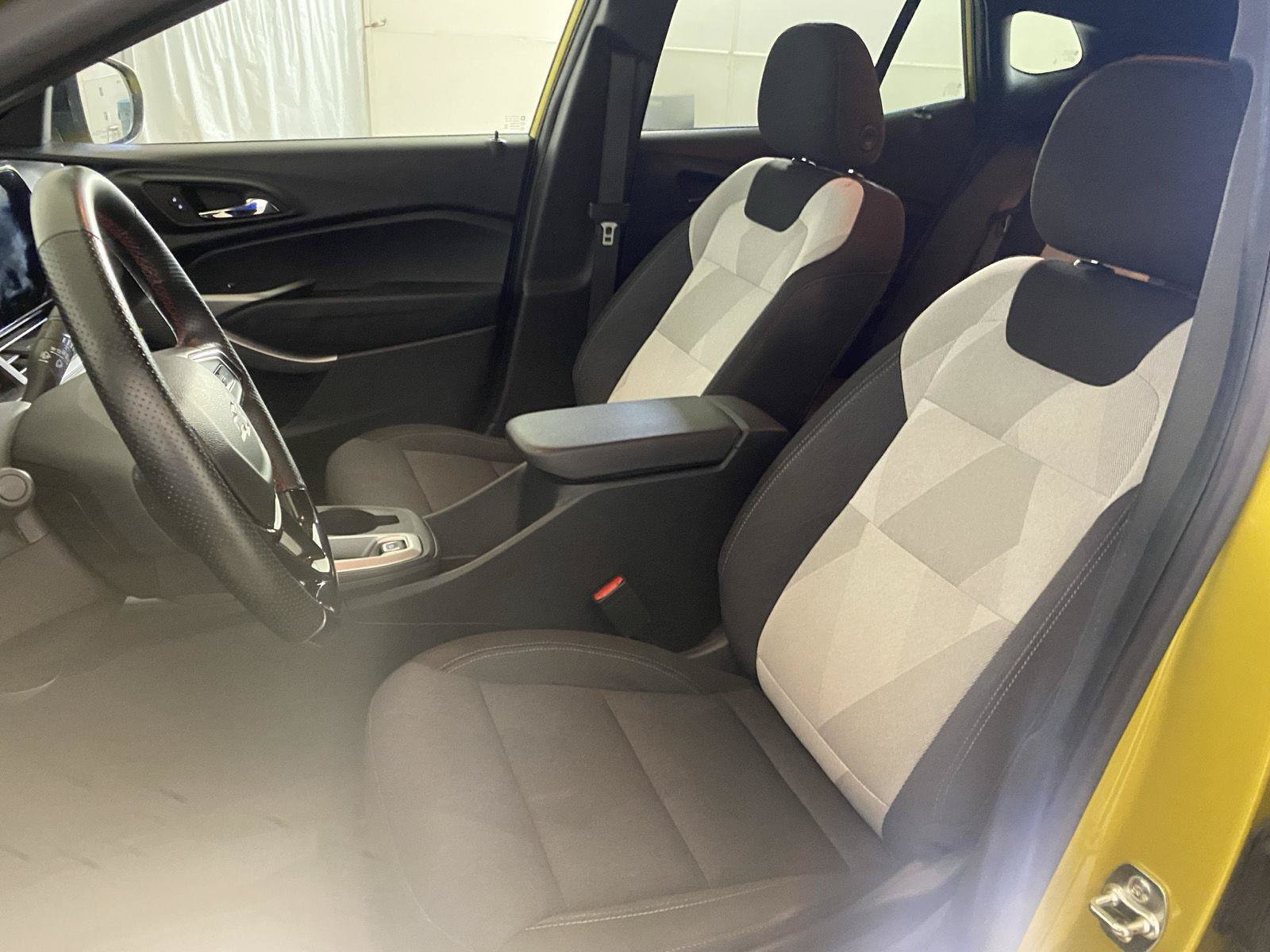Certified 2024 Chevrolet Trax RS w/ Driver Confidence Package FWD image 17