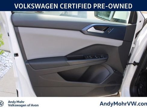 Used 2022 Volkswagen Taos SE w/ Panoramic Sunroof Package AWD/4WD image 19