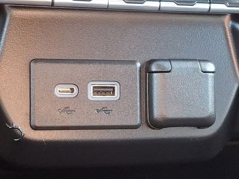 Used 2021 Chevrolet Silverado 1500 Custom image 21