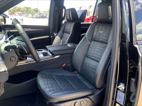 Certified 2026 Cadillac Escalade ESV V w/ LPO, ONYX Package AWD/4WD image 23