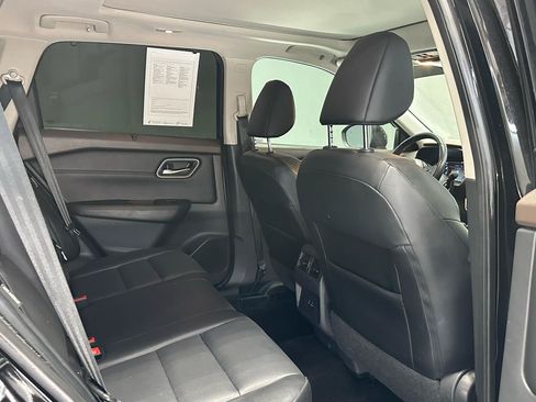 Used 2021 Nissan Rogue SV w/ Premium Package FWD image 11