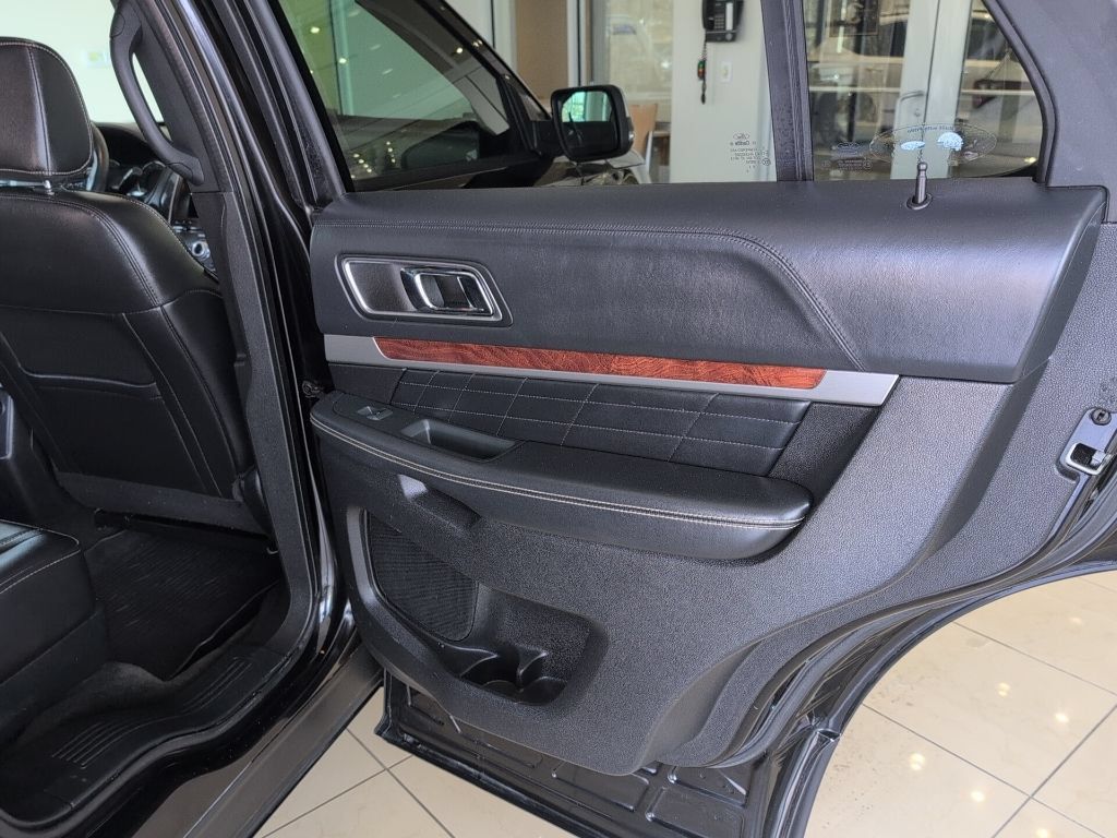 Used 2018 Ford Explorer Platinum AWD/4WD image 40