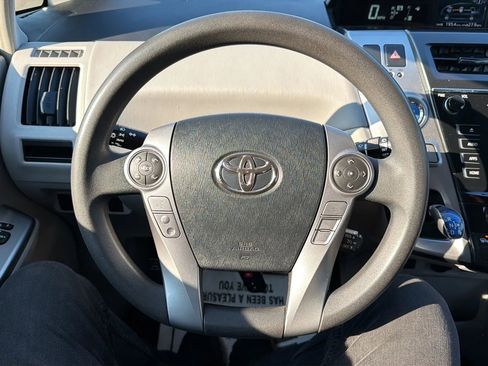 Used 2017 Toyota Prius V Three w/ Carpet Mat Package FWD image 10