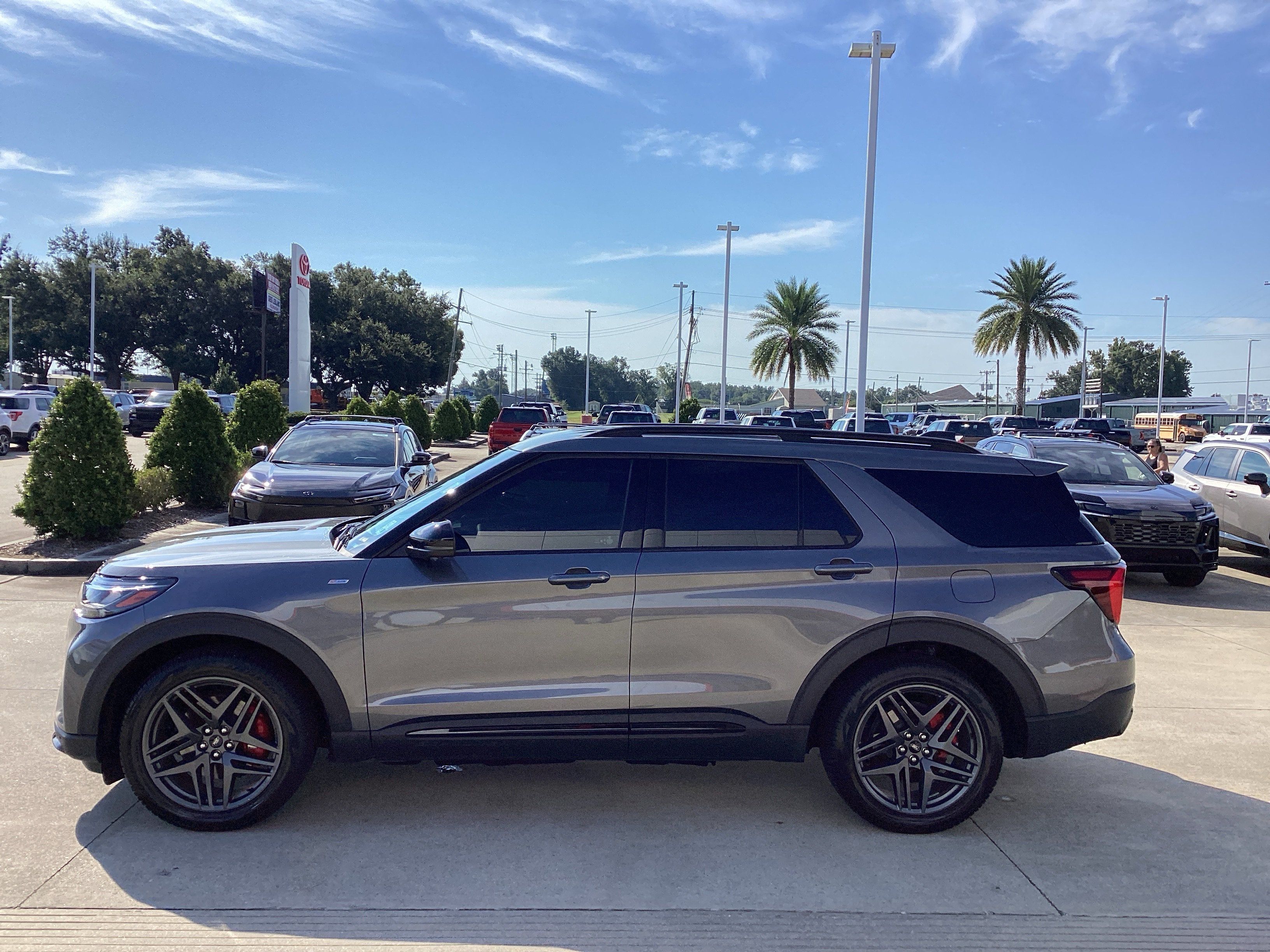 Used 2025 Ford Explorer ST-Line w/ Premium Package RWD image 6
