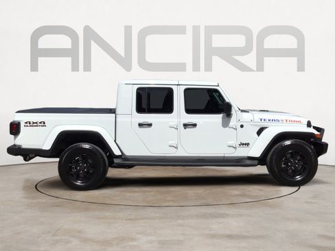Used 2024 Jeep Gladiator Mojave AWD/4WD image 10