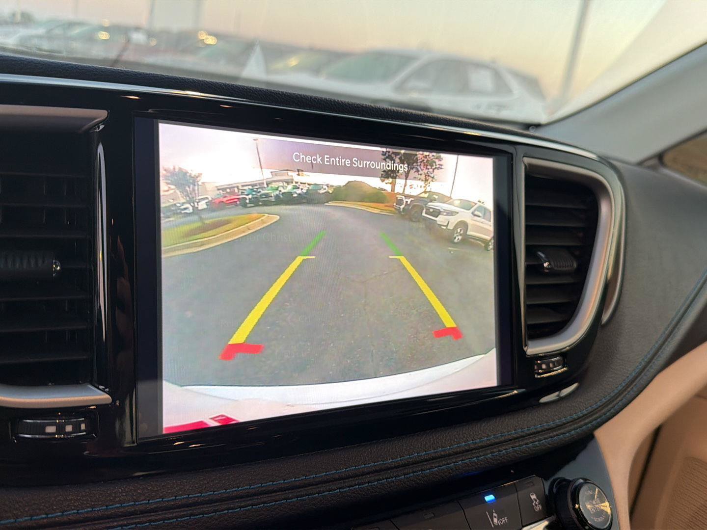 Used 2021 Chrysler Pacifica Touring-L FWD image 25
