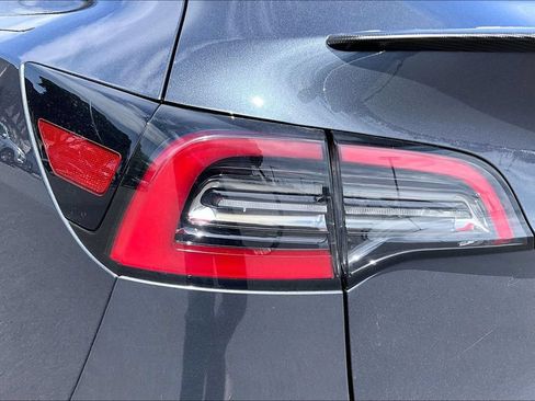 Used 2023 Tesla Model Y Performance AWD/4WD image 29