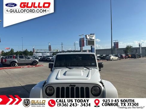 Used 2017 Jeep Wrangler Unlimited Sahara AWD/4WD image 2