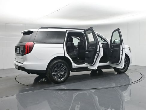 New 2026 Ford Expedition Platinum image 5