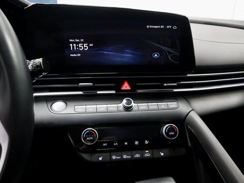 Certified 2024 Hyundai Elantra Limited image 35