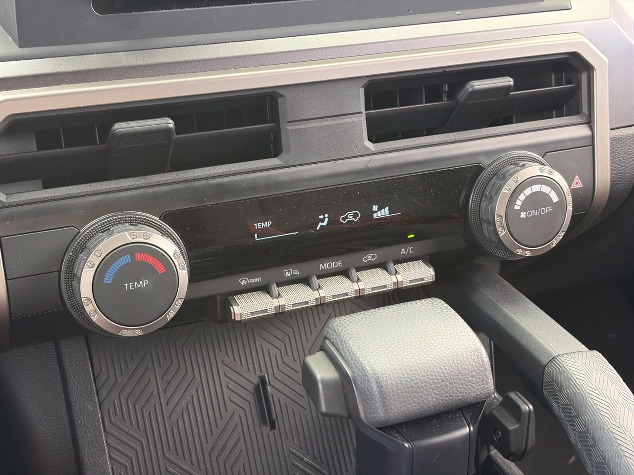 Used 2025 Toyota 4Runner SR5 AWD/4WD image 9