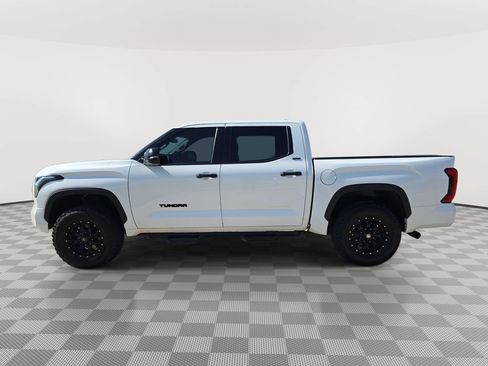 Used 2022 Toyota Tundra SR5 w/ SR5 Convenience Package AWD/4WD image 4