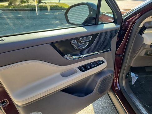 Used 2021 Lincoln Corsair AWD w/ Equipment Group 101A image 18