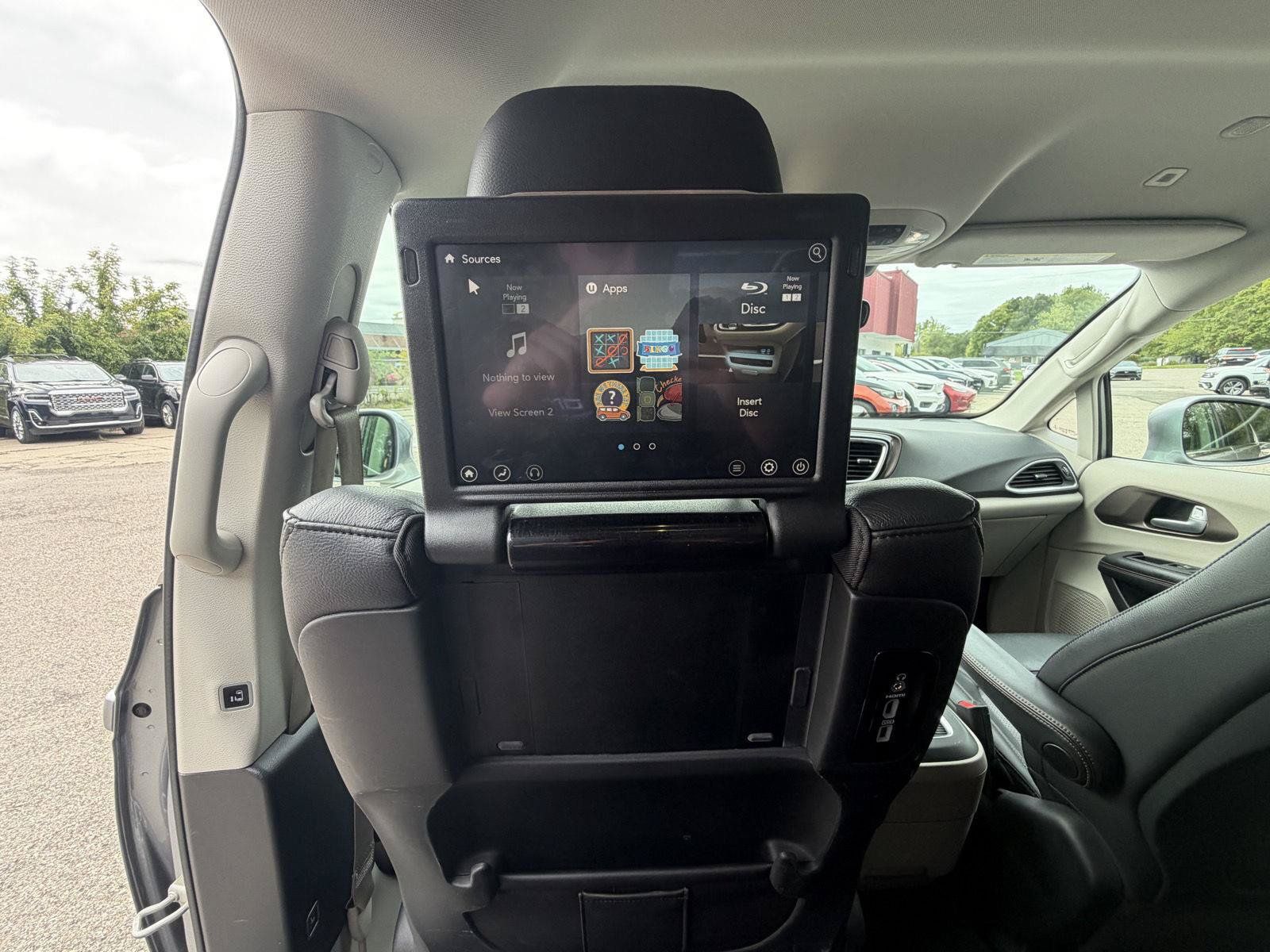 Used 2018 Chrysler Pacifica Touring-L Plus FWD image 25