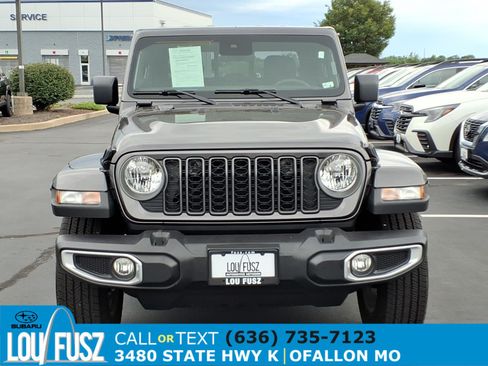 Used 2025 Jeep Gladiator Sport w/ Premium Package AWD/4WD image 32
