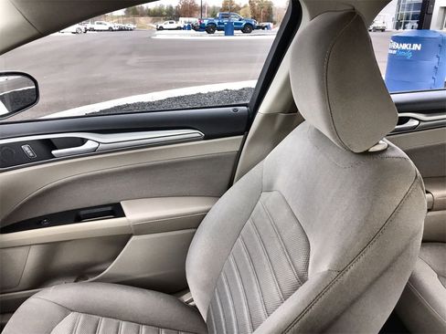 Used 2020 Ford Fusion SE image 22