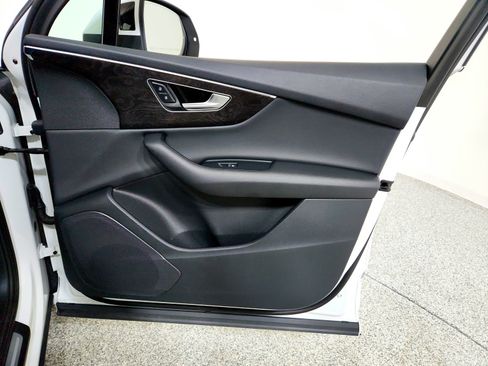 Used 2023 Audi Q7 3.0T Premium w/ Convenience Package image 23