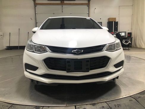 Used 2018 Chevrolet Cruze LS image 2