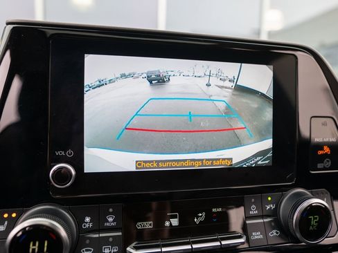 Used 2023 Toyota Highlander L image 26