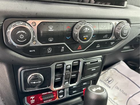 Used 2024 Jeep Wrangler Unlimited Rubicon image 14