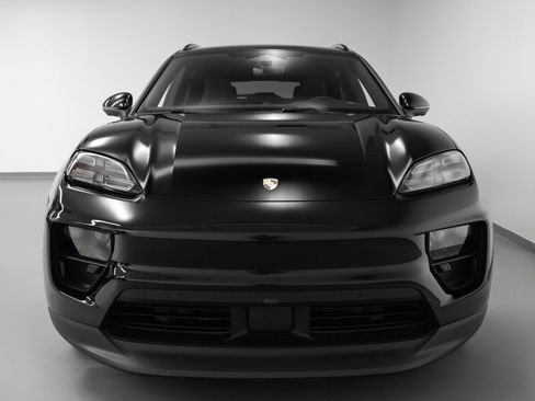 Certified 2025 Porsche Macan 4 Electric image 8