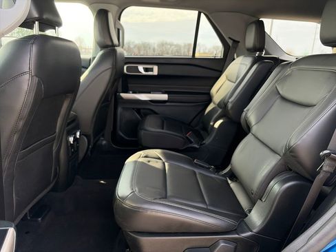Used 2023 Ford Explorer XLT w/ Equipment Group 202A image 29