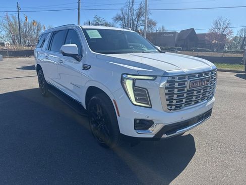 Used 2025 GMC Yukon XL Denali image 7