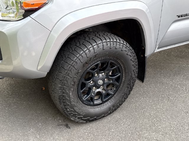Used 2021 Toyota Tacoma SR5 AWD/4WD image 7