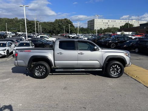 Used 2021 Toyota Tacoma TRD Off-Road w/ Technology Package AWD/4WD image 7