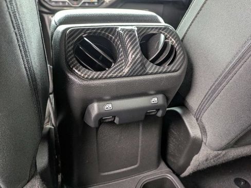 Used 2022 Jeep Gladiator Sport AWD/4WD image 13