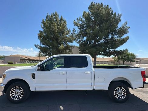 Used 2018 Ford F250 Lariat w/ Lariat Value Package RWD image 1