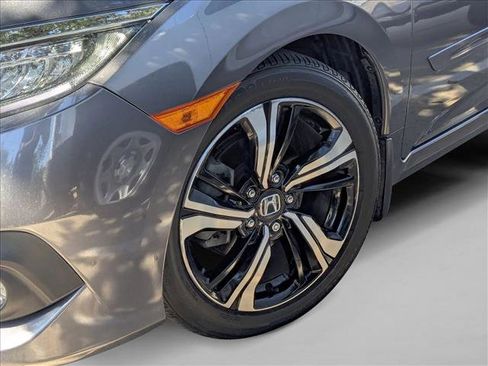 Used 2018 Honda Civic Touring image 22