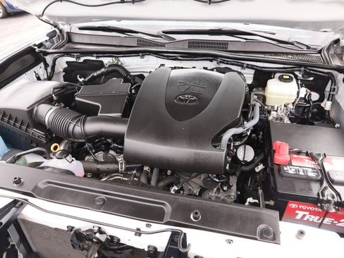 Used 2021 Toyota Tacoma TRD Off-Road AWD/4WD image 27